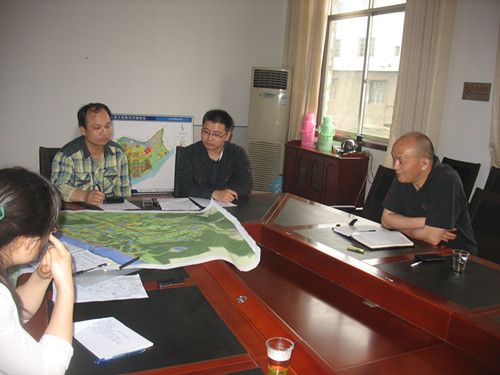 中國(guó)經(jīng)濟(jì)體制改革基金會(huì)公眾意見部參加“湘潭市高新區(qū)綠心地區(qū)控規(guī)”調(diào)研