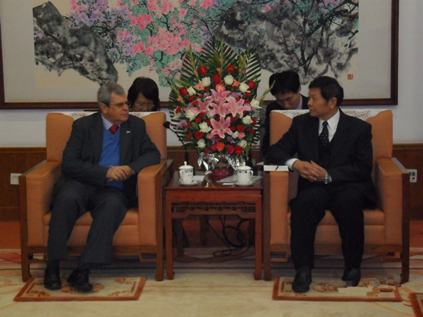 中國(guó)經(jīng)濟(jì)體制改革基金會(huì)宋曉梧會(huì)長(zhǎng)接見(jiàn)古巴國(guó)務(wù)委員會(huì)執(zhí)行秘書(shū)                                                                